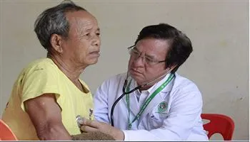 Tình người xuyên biên giới