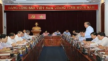 Phó Thủ tướng Trương Hòa Bình làm việc với Ban Thường vụ Thành ủy TPHCM