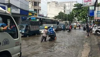 Thanh tra giao thông tăng cường xử phạt công trình gây ngập