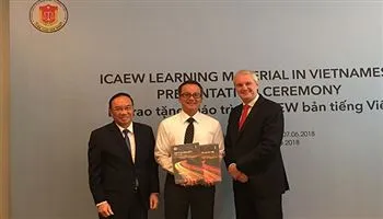 Viện Kiểm toán Công chứng Anh và xứ Wale tặng giáo trình ICAEW cho các tổ chức Việt Nam