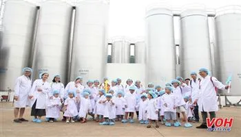 “Cùng con khám phá Siêu nhà máy sữa của Vinamilk” 