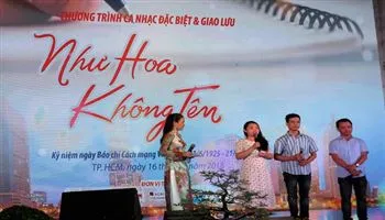 Giao lưu với báo chí trong chương trình “Như hoa hướng dương”