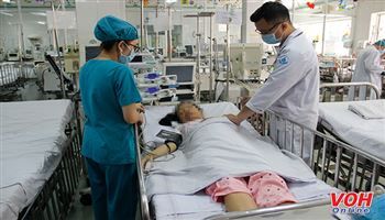 Cuộc mổ kéo dài hơn 8 tiếng để tái thông tĩnh mạch cửa cho bệnh nhi