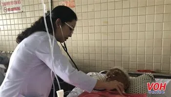 Cụ ông nghẹt thở vì sặc hột mít