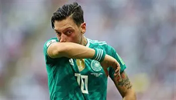 Cha Ozil khuyên con chia tay ĐT Đức sau kì World Cup thất bại
