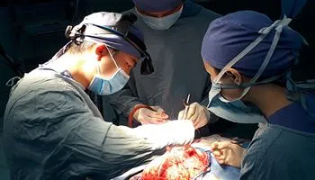 Phẫu thuật thành công 2 trường hợp dính khớp sọ kèm não úng thủy