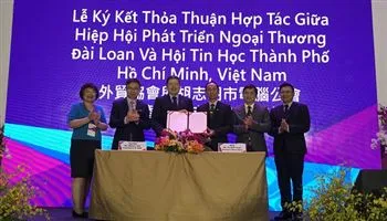 Ký kết hợp tác xúc tiến giao lưu thành phố thông minh