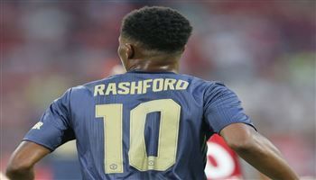 Mourinho trao áo số 10 huyền thoại của MU cho Rashford