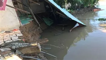 TPHCM: Di dời khẩn cấp người dân ra khỏi khu vực sạt lở nguy hiểm