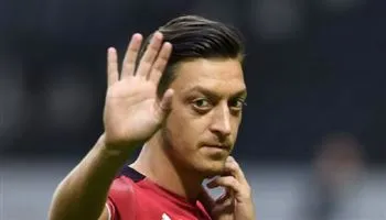 Mesut Ozil là thành viên đội trưởng của Arsenal