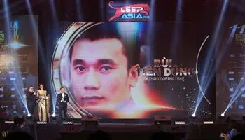 Thủ môn Bùi Tiến Dũng được vinh danh Vận động viên của năm