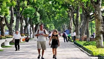 Dự báo thời tiết ngày mai 22/8: Miền Bắc giảm mưa, miền Trung nắng gắt