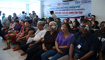 400 bệnh nhân nghèo với hy vọng một đôi mắt sáng