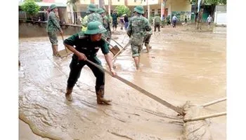 Mưa lũ hoành hành nhiều nơi, 19 người chết và mất tích