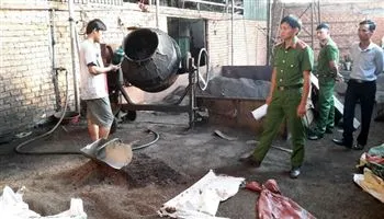 Vụ phế phẩm cà phê trộn pin: truy tố 5 đối tượng
