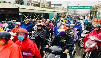 Người người mệt mỏi trở về sau lễ 2/9