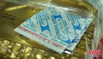 Cẩn thận mang họa vì gói hút ẩm trong bánh trung thu