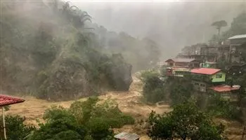 Philippines: Nước lũ cuồn cuộn như đại hồng thủy trong siêu bão Mangkhut