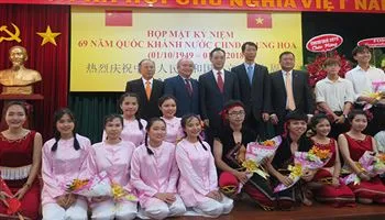 Phát triển tình hữu nghị nhân dân Việt-Trung