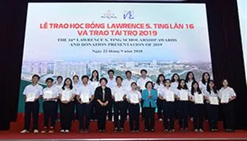 Quỹ Lawrence S.Ting trao học bổng, xe lắc cho học sinh nghèo, người khuyết tật