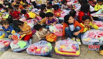 Gần 2.000 em nhỏ và người dân xã nghèo nhất tỉnh Gia Lai có một mùa trung thu ấm áp