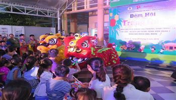 Trung thu đến với các em bệnh nhi tại quận 2