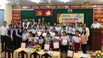 VOH trao tặng học bổng cho học sinh hoàn cảnh khó khăn