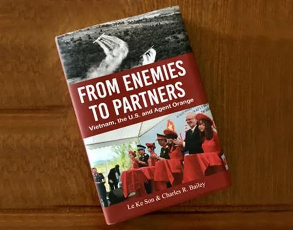 cuốn sách “Từ kẻ thù thành đối tác - Việt Nam Hoa Kỳ và chất da cam” 