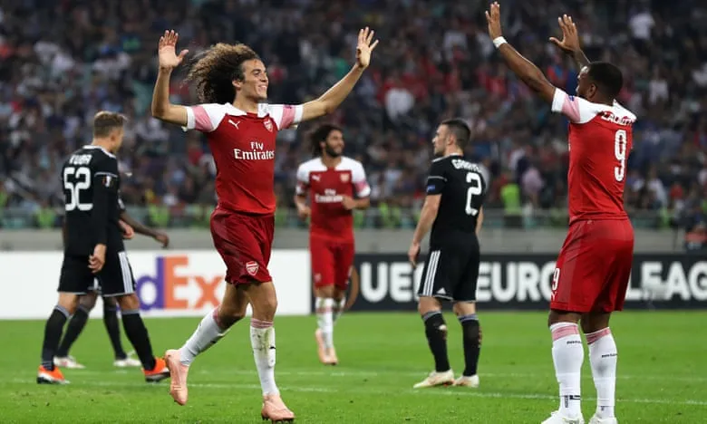 Matteo Guendouzi ăn mừng bàn thắng ấn định chiến thắng 3-0 cho Arsenal.