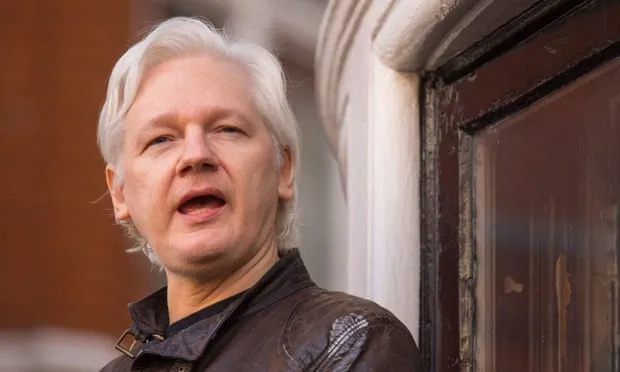 Ecuador khôi phục quyền truy cập mạng cho Julian Assange