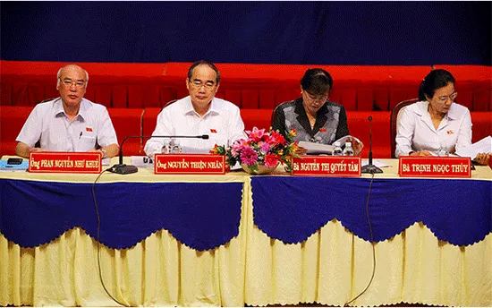 Bí thư Thành ủy Nguyễn Thiện Nhân tiếp xúc cử tri quận 2
