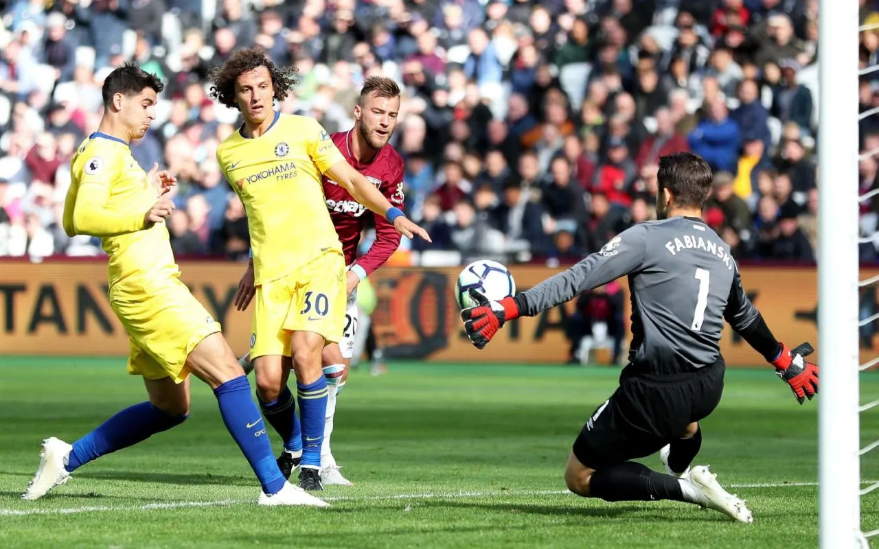 Tiền đạo Morata ghi bàn mở tỷ số cho Chelsea trong trận đấu với Burnley.