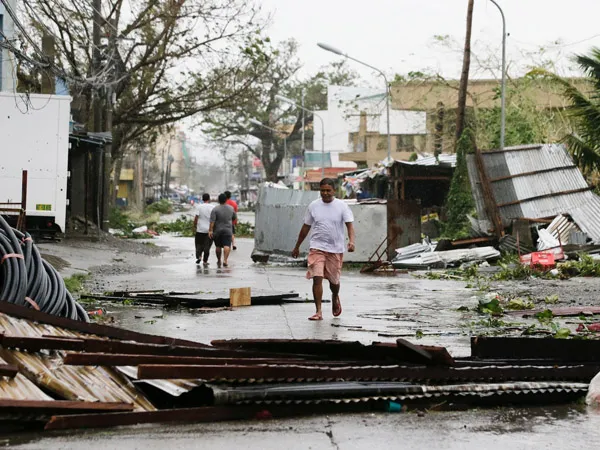 Philippines sơ tán người dân khu vực bờ biển ứng phó bão Yutu