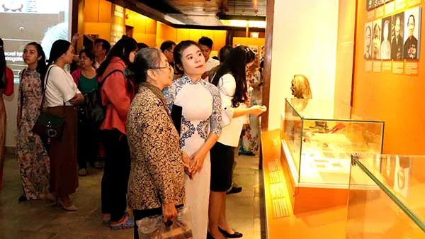 Khánh thành phòng trưng bày chân dung Bà Mẹ Việt Nam anh hùng Miền Nam và TPHCM