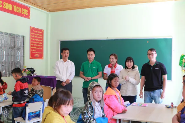Sát cánh cùng gia đình Việt, khánh thành trường tiểu học Tá Bạ 