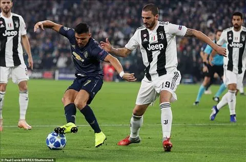 Juventus thất bại 1-2 trên sân nhà trước MU