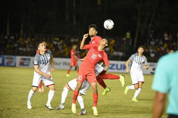 Một pha bóng trong trận Philippines thắng Singapore 1-0- Ảnh: AFF