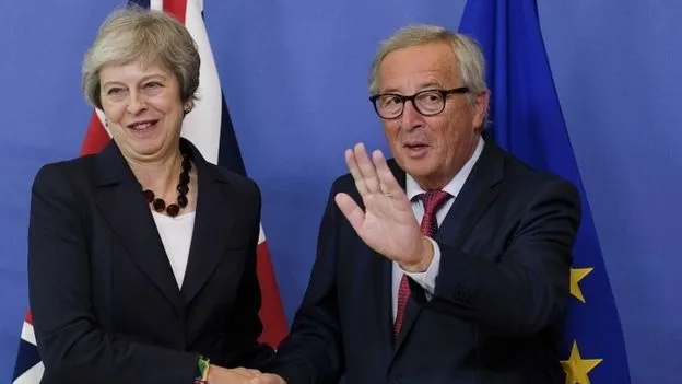 Bà Theresa May bay tới Brussels để hoàn thành thỏa thuận Brexit