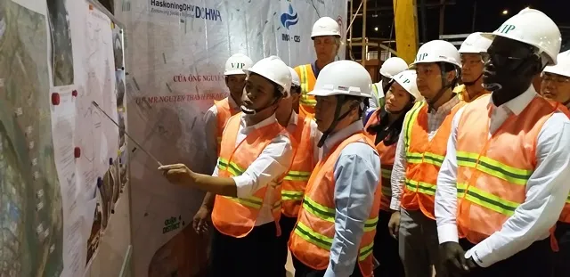 Chủ tịch UBND TP Nguyễn Thành Phong thăm thực địa dự án vệ sinh môi trường TP giai đoạn 2 