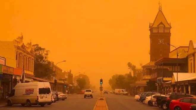 Tin nóng ngày 22/11/2018: Cơn bão bụi nhuộm cam bầu trời vùng New South Wales, Úc