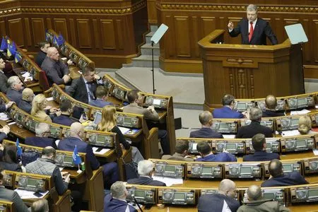 Ukraine chính thức ban hành thiết quân luật 30 ngày vì 'nguy cơ Nga xâm lược'