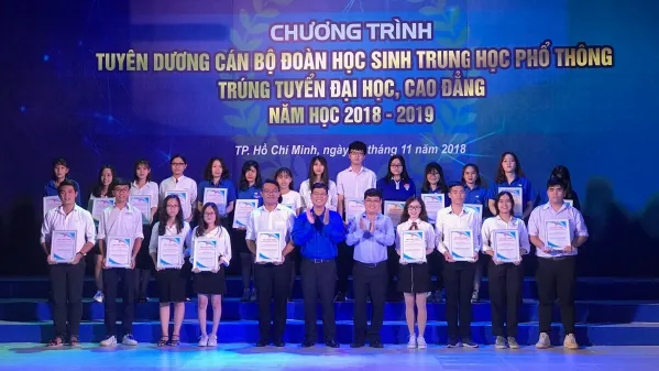 Tuyên dương 152 gương cán bộ Đoàn THPT trúng tuyển ĐH – CĐ năm học 2018 - 2019