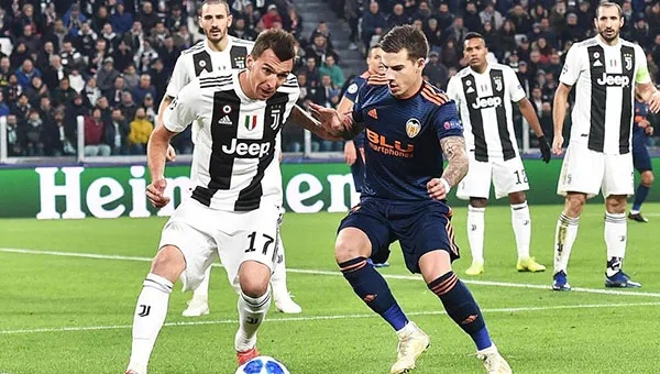 Diễn biến chính Cup C1 trận Juventus vs Valencia: Ronaldo kiến tạo, Juve vào vòng 1/8
