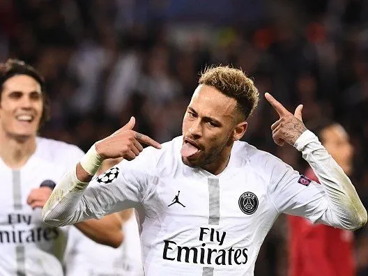 Neymar ăn mừng bàn thắng nâng tỷ số lên 2-0 cho PSG tại Cup C1