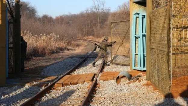 Hàn Quốc vận hành chuyến tàu hỏa đầu tiên đến Triều Tiên