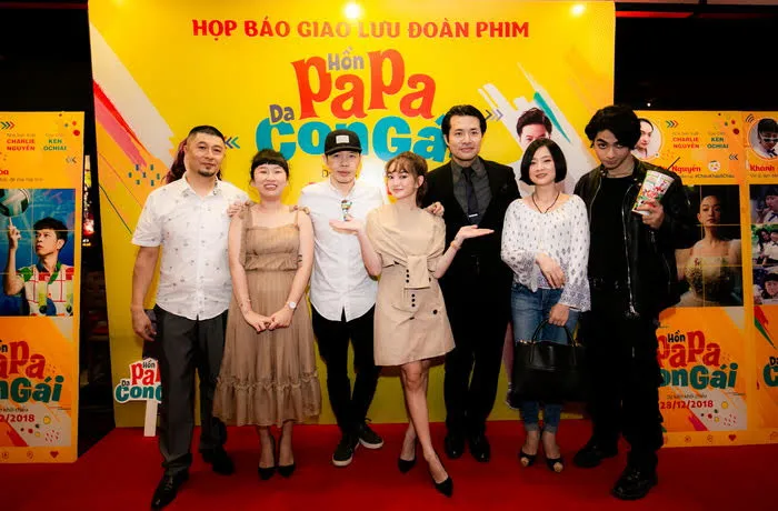 Đoàn làm phim cùng diễn viên Hồn Papa Da Con Gái