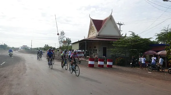 Hành trình đoàn đua xuyên biên giới bước sang ngày thứ hai