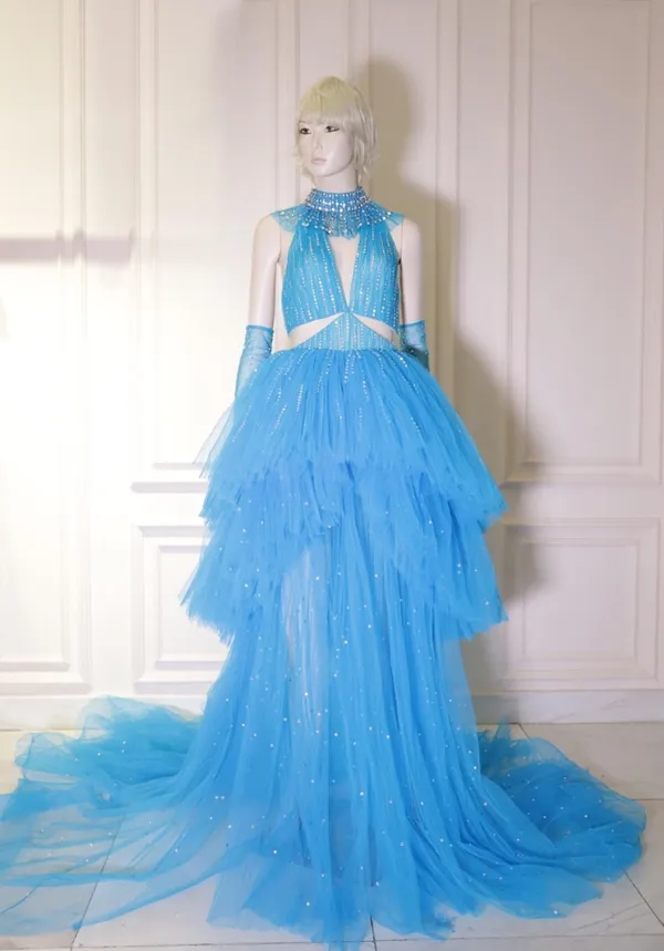 Chiếc váy được Công Trí thực hiện trong vòng 24h cho Katy Perry 