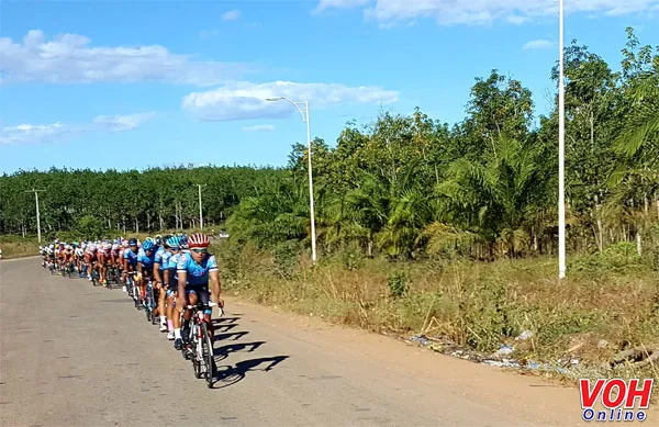 Trực tiếp Chặng 7 Cuộc đua xe đạp Nam Kỳ Khởi Nghĩa 2018: Tỉnh Attapeu (Lào) - Đắk Tô (Kon Tum) 21