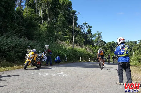 Trực tiếp Chặng 7 Cuộc đua xe đạp Nam Kỳ Khởi Nghĩa 2018: Tỉnh Attapeu (Lào) - Đắk Tô (Kon Tum) 14